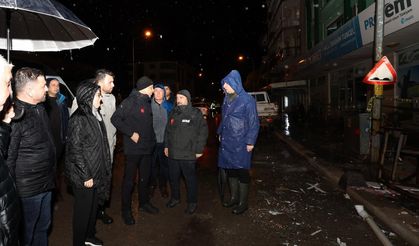 Bakan Yerlikaya Yıkılan 3 bina ve 1 iş yerinde incelemelerde bulundu