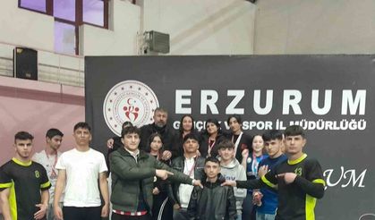 Oltulu liseliler bilek güreşinde rakiplerine geçit vermedi