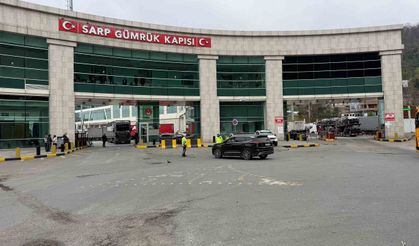 Sarp Sınır Kapısı’nda bayram yoğunluğu!