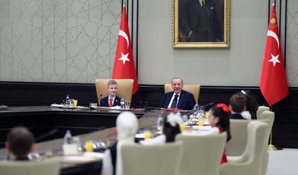 Erdoğan, Millî Eğitim Bakanı Tekin ve beraberindeki çocukları kabul etti