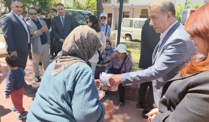 işportacı teyzenin Belediye Başkanını müşteri sanması keyifli anlar yaşattı!