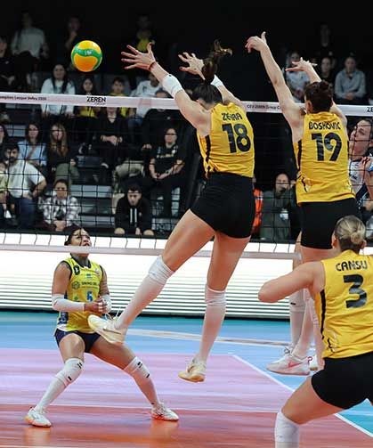 VakıfBank kusursuz geri dönüşle namağlup çeyrek finalde