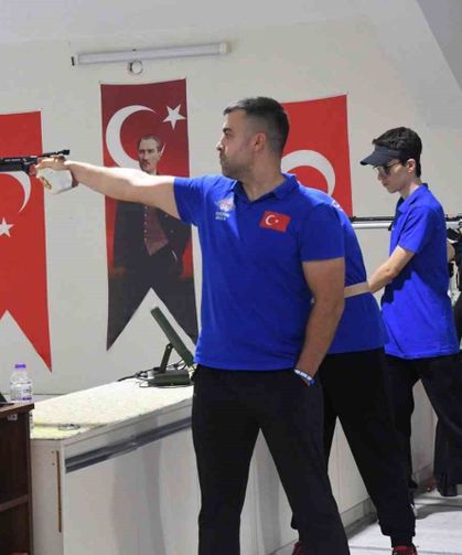 Eskişehir'de 29 Ekim Cumhuriyet Bayramı havalı silahlar atıcılık kupası gerçekleştirildi