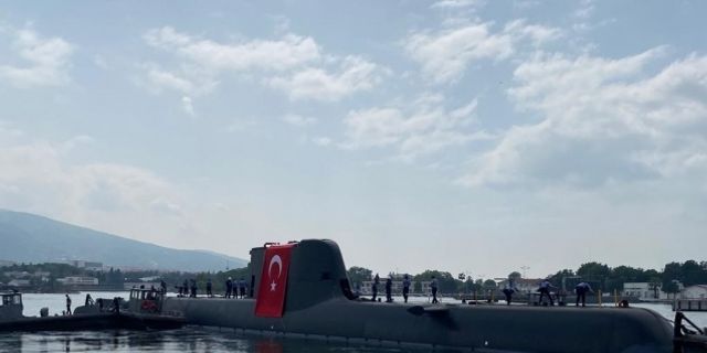 MSB: "Yeni tip denizaltı projesinin ikinci gemisi Hızırreis suya indirildi."