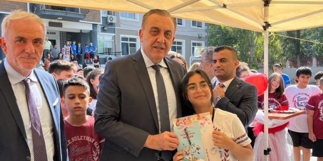 Buca’da kitap yazan öğrenciler yeni ufuklara yol açıyor