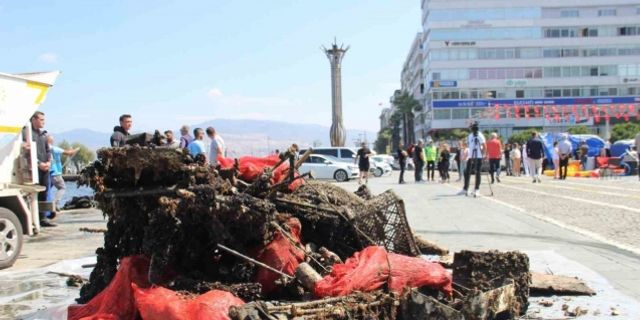 Dünya Çevre Günü İzmir’de deniz temizliği etkinliğiyle kutlandı