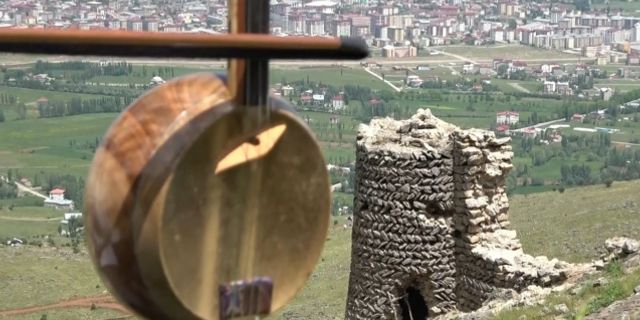 Muş’ta lise öğrencileri türkülerle şehrin tarihini tanıtıyor