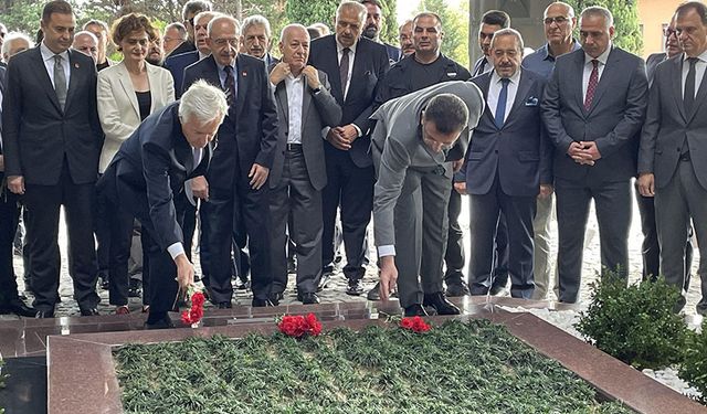 Kılıçdaroğlu'ndan, Özal ve Menderes'in anıt mezarlarına ziyaret