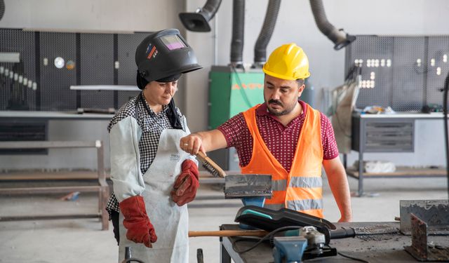Kadından kaynakçı mı olur diyenlere cevap geldi!