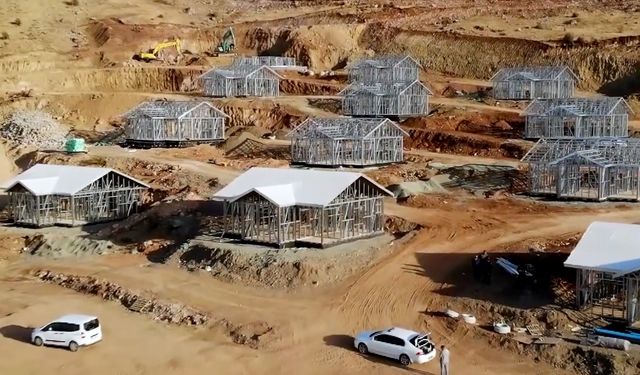 Deprem bölgesinde yapılacak 100 bin çelik köy evi için ihaleye çıkılacak