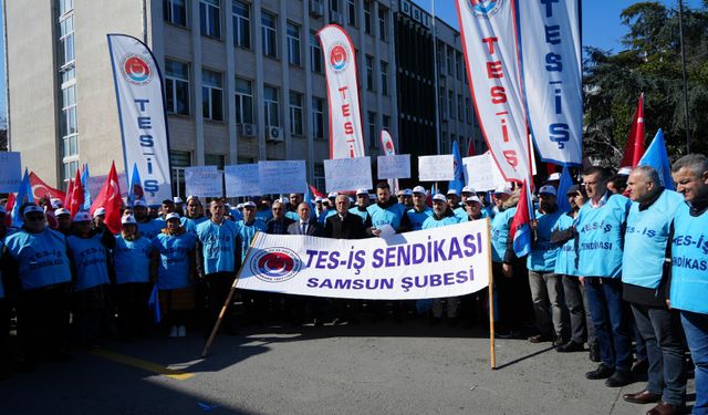 Enerji işçileri, DSİ Bölge Müdürlüğü önünde toplanarak taleplerde bulundu