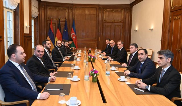 Azerbaycan ve Ermenistan Dışişleri Bakanlarının Berlin'deki barış anlaşması müzakeresi başladı