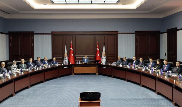 AK Parti MYK bugün toplanıyor! Erdoğan bazı isimlerin üstünü çizdi!