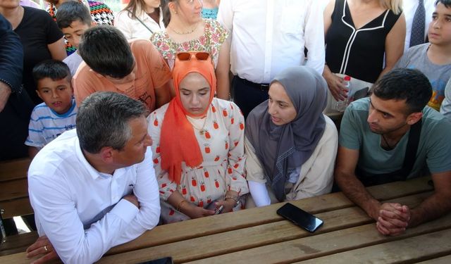 CHP lideri Özel'den Malatya'da konteyner kent ziyareti