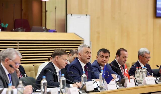 Ticaret Bakanı Bolat, Brüksel’de İş Dünyası Yuvarlak Masa Toplantısı’na katıldı