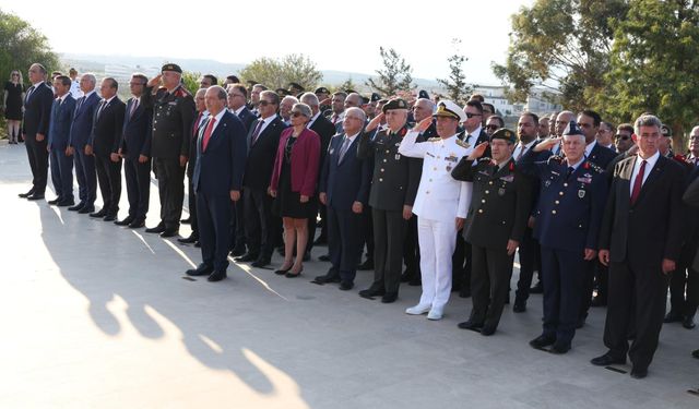 Bakan Güler, KKTC Kurucu Cumhurbaşkanı Denktaş ve Fazıl Küçük’ün kabrini ziyaret etti