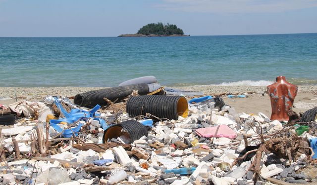Ada manzaralı çöplük için çözüm aranıyor!