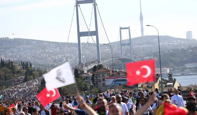 İstanbul'da maratonda koşup, giysi kumbarasına destek olacaklar