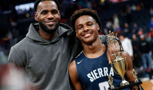 NBA'de LeBron James ve oğlu Bronny James tarihe geçti