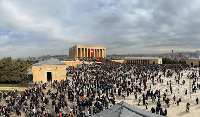 10 Kasım Atatürk'ü Anma Günü'nde, 1 milyon 92 bin 365 kişi Anıtkabir'i ziyaret etti