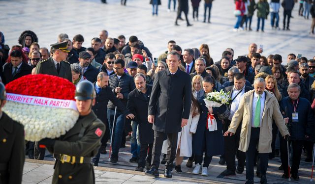 Özgür Özel, 3 Aralık Dünya Engelliler Günü’nde Anıtkabir’i Ziyaret Etti