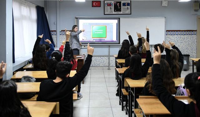 MEB'den 15 Bin Sözleşmeli Öğretmen Alımı İçin Başvuru Takvimi Açıklandı