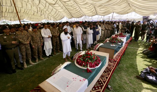 Hindistan ve Pakistan Arasında Gerilim Tırmanıyor: İslamabad, Askeri Karşılık için Tam Yetki Verdi