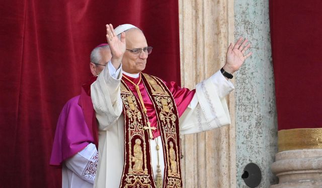 Vatikan'da Tarihi Seçim: ABD'li Kardinal Robert Francis Prevost, Papa Seçildi