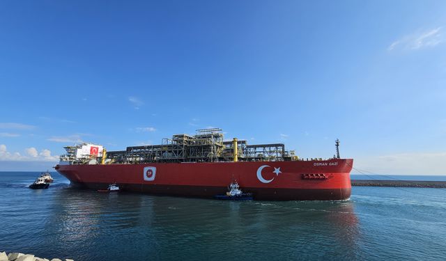 Türkiye'nin İlk Yüzer Doğal Gaz Üretim Platformu "Osman Gazi" Filyos Limanı'na Ulaştı