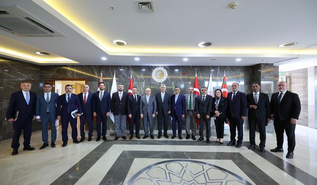 Ticaret Bakanı Bolat, Uluslararası Nakliyeciler Derneği üyeleriyle bir araya geldi