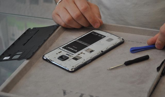 Cep Telefonları İçin Yaz Uyarısı: Uzun Süre Şarjda Bırakmayın