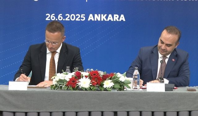 Sanayi ve Teknoloji Bakanı Mehmet Fatih Kacır, Türkiye ve Macaristan arasındaki ikili ekonomik ilişkilerin ele alındığı