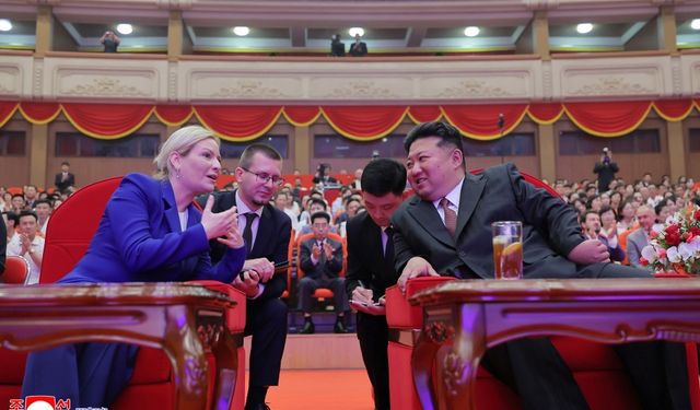 Kim Jong-un ve Rusya Kültür Bakanı Lyubimova Pyongyang’da Buluştu