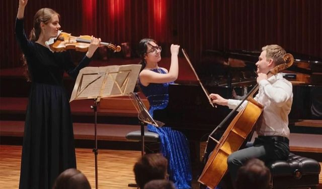 15 yaşındaki Türk piyanist Almanya'da birinci oldu