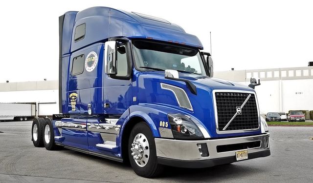 Trump: "1 Ekim’den itibaren ağır kamyon ithalatına yüzde 25 gümrük vergisi uygulanacak"