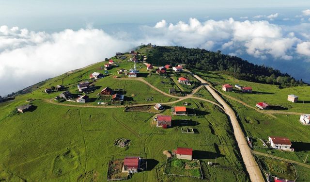 Büyük Harman Yaylası’nda büyüleyen sis denizi manzarası