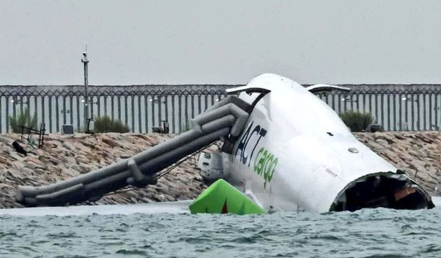 ACT Havayolları Uçağı Pistten Çıkarak Denize Sürüklendi: 2 Ölü