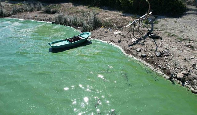 Terkos Gölü’nde Su Seviyesi Alarm Veriyor: İskele Karaya Oturdu, Tekneler Toprakta Kaldı