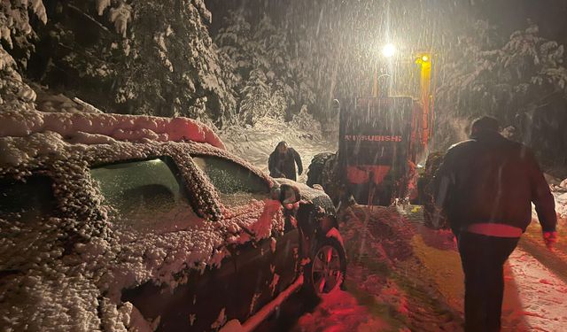 Ordu-Sivas kara yolu yoğun kar yağışı nedeniyle trafiğe kapandı