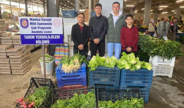 Sarıgöl Lisesi Öğrencileri Kendi Yetiştirdikleri Sebzeleri Pazarda Satıyor