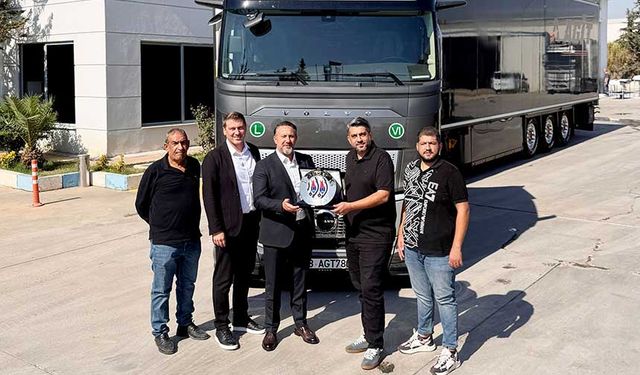 Volvo Trucks, Türkiye’deki İlk Kamera Monitör Sistemli Volvo FH16 4x2 780 HP’yi AGİT Nakliyat’a Teslim Etti!