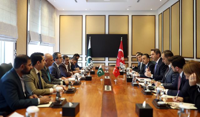 Bakan Bayraktar Pakistan’da 5 Yeni Enerji Anlaşmasına İmza Attı