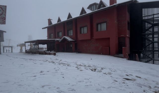 Uludağ’da Kar Kalınlığı 10 Santimetreye Ulaştı: Kapalı Oteller Sezona Hazırlanıyor