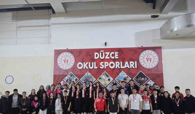 161 sporcu bilek güreşinde mücadele etti