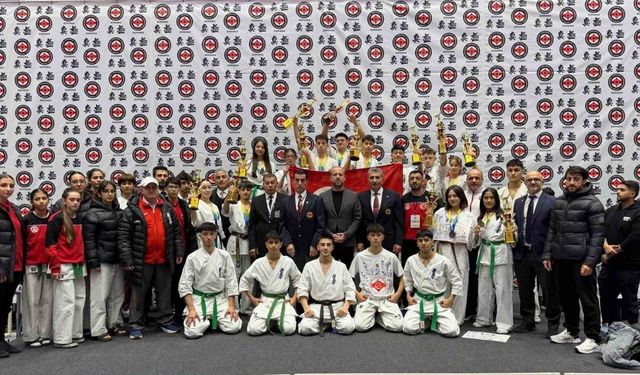 Avrupa’da Yıldırım rüzgarı