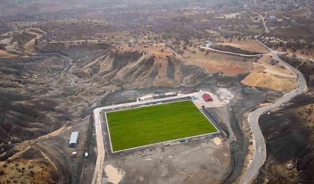Mardin’de UEFA standartlarında çim yüzeyli futbol sahasında sona gelindi