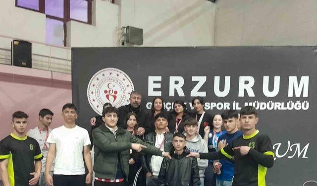 Oltulu liseliler bilek güreşinde rakiplerine geçit vermedi