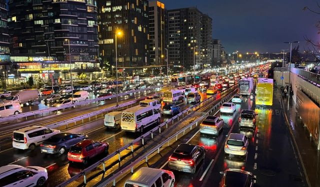 İstanbul’da Yılbaşı ve 1 Ocak Tedbirleri: Çok Sayıda Yol Trafiğe Kapatılıyor