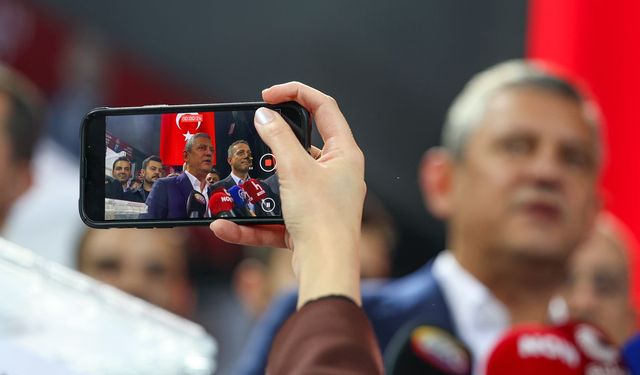 CHP Kurultayında Özgür Özel'in listesi firesiz geçti