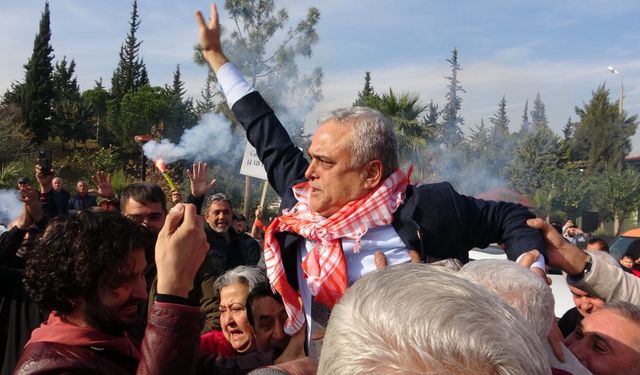 CHP'den istifa eden Çakır memleketi Mersin'de coşkuyla karşılandı